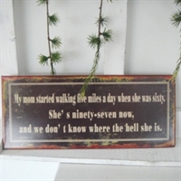 Emaljeskilt:"My mom started walking..."